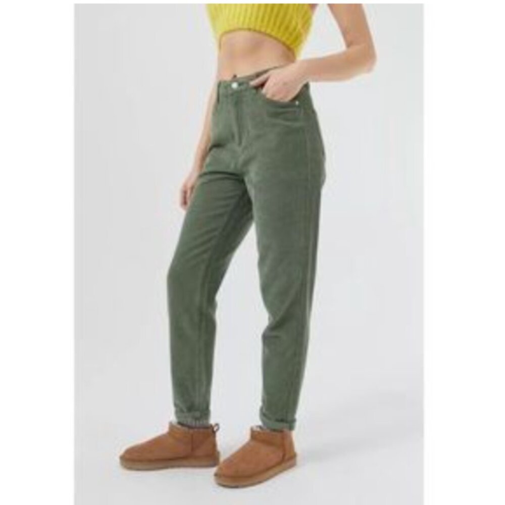 BDG Urban Outfitters Green Corduroy Mom High Rise Pants Size 28